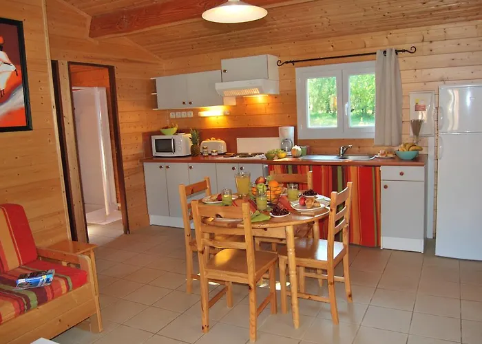 Lagrange Grand Bleu - Les Ségalières Village de vacances